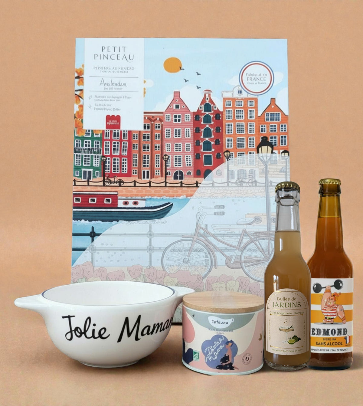 Box futures mamans: bol breton avec écrit jolie maman, une tisane de grossesse, un pétillant sans alcool, une bière sans alcool et un kit de peinture aux numéros.