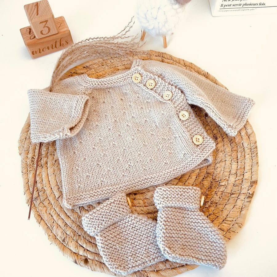 Newborn baby cardigan and booties - Hand-knitted