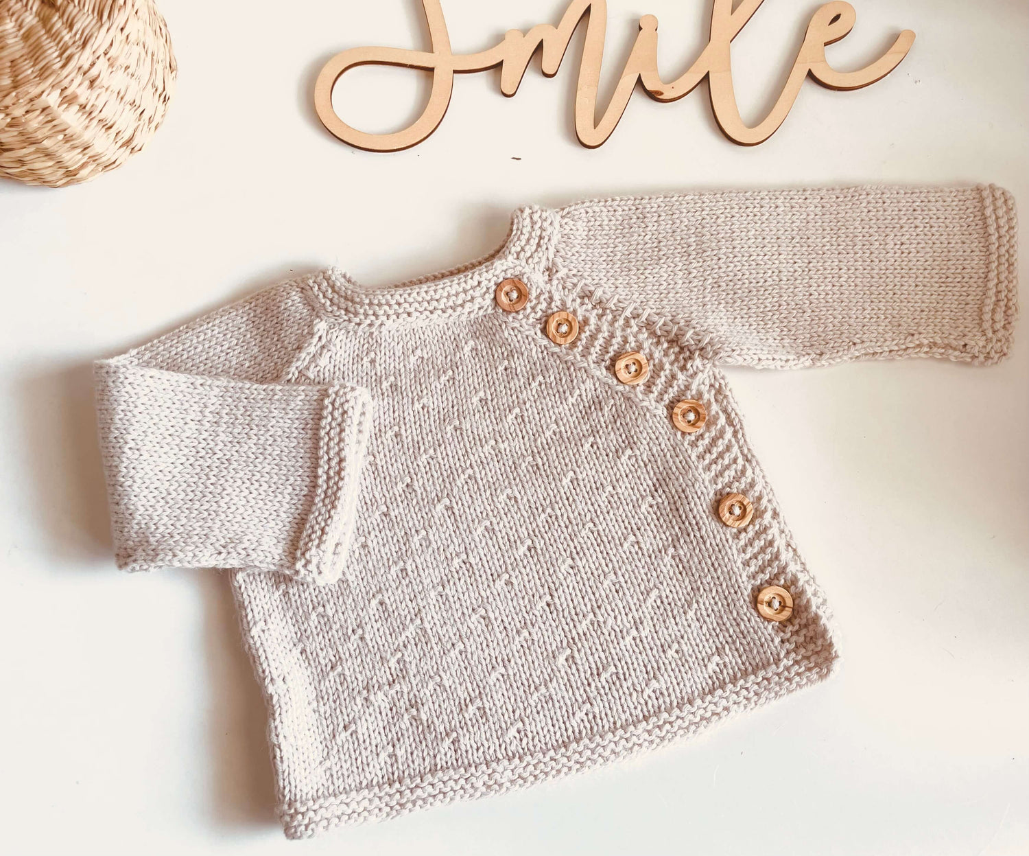 Newborn baby cardigan and booties - Hand-knitted